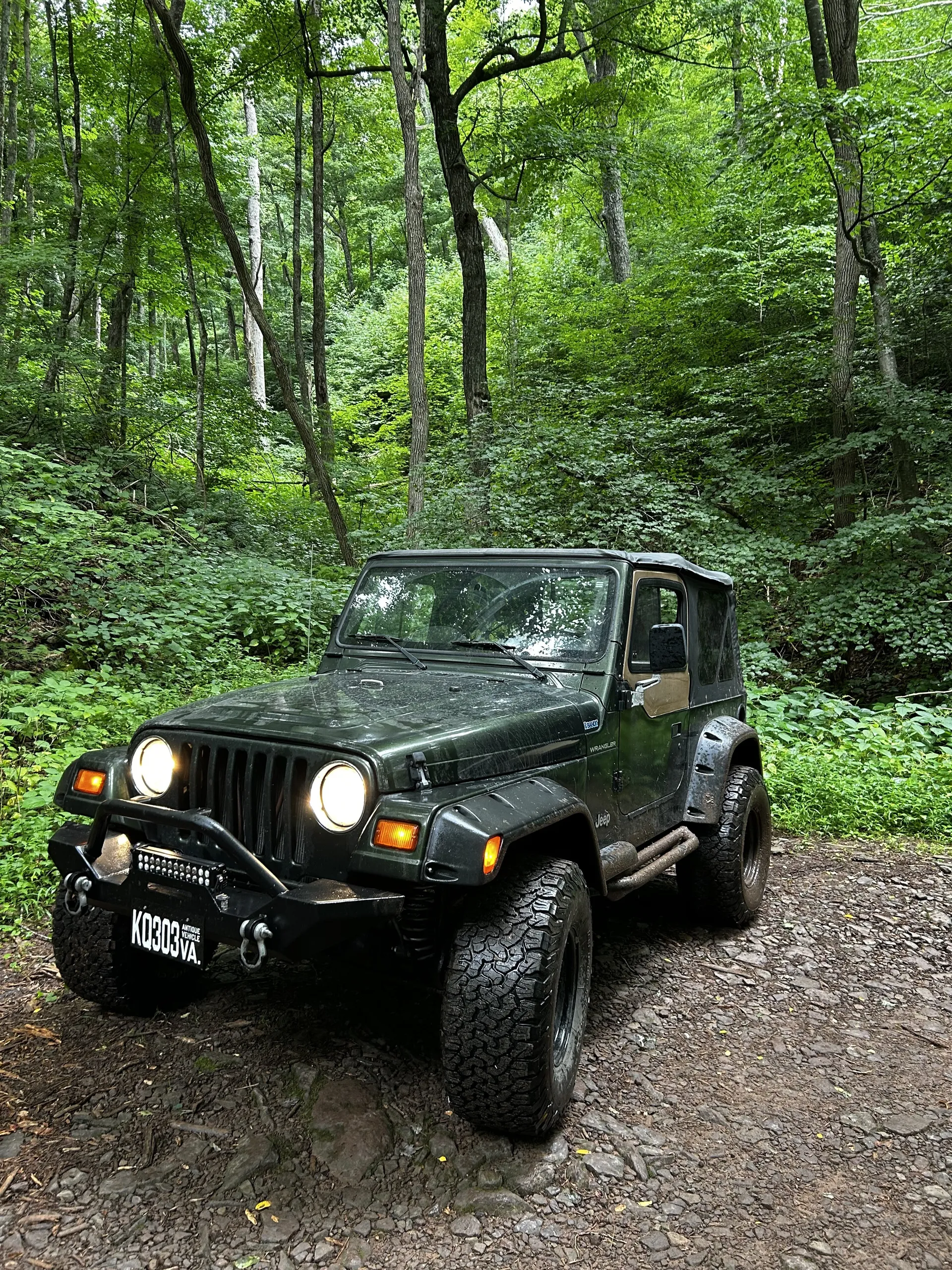 1997 Jeep Wrangler SE 4x4 – Manual Transmission, Soft Top & Dual