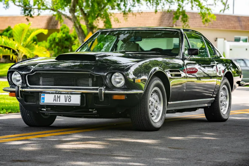 V811877LCA