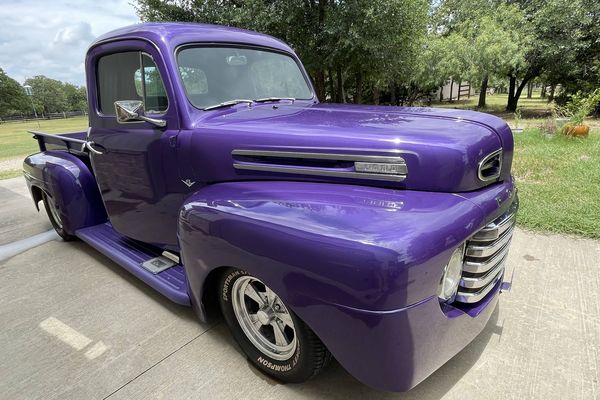Custom 1948 Ford F1 With a Chevy 383 V8