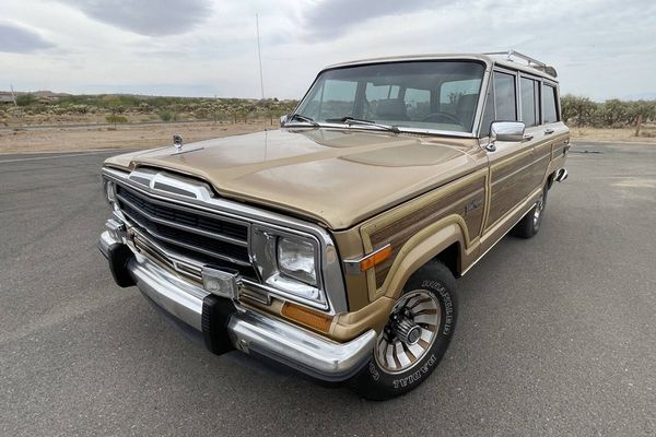 1987 Jeep Grand Wagoneer 4x4 With a New 360 V8
