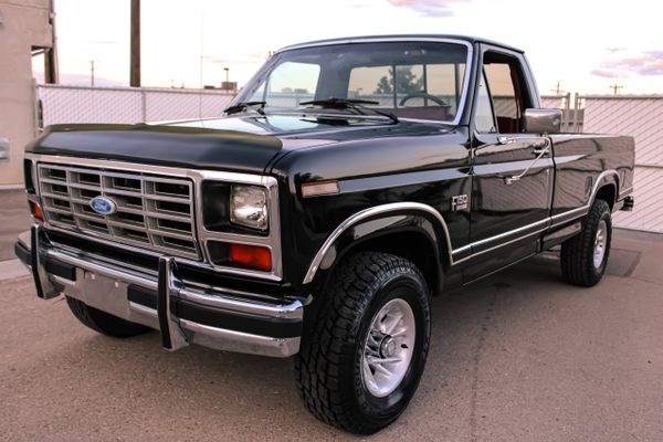 Bullnose Survivor: 1986 Ford F150 XLT Lariat 4x4 Pickup