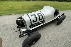 1930 Oakland All ModelsRace Car 27920308 White Black leather 303-cu.in. L-head V8