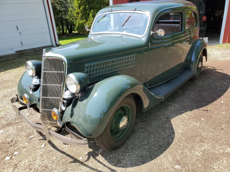 1935 Ford Deluxe