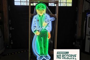 No-Reserve Texaco Service Man Neon Sign