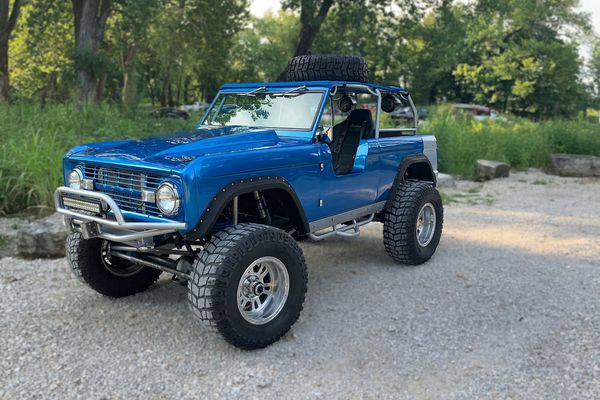 Customized 1977 Ford Bronco 4x4 With a Supercharged 351 V8