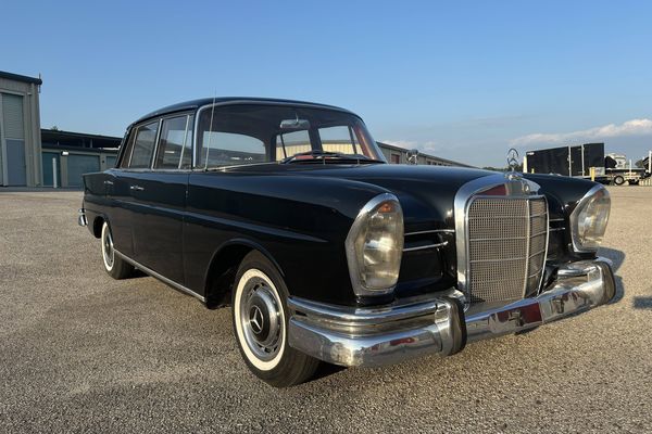 European-Specification 1960 Mercedes-Benz 220S Sedan