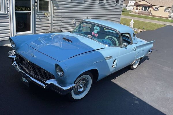 1957 Ford Thunderbird
