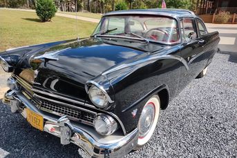 Blue-Oval Elegance: 1955 Ford Fairlane Crown Victoria