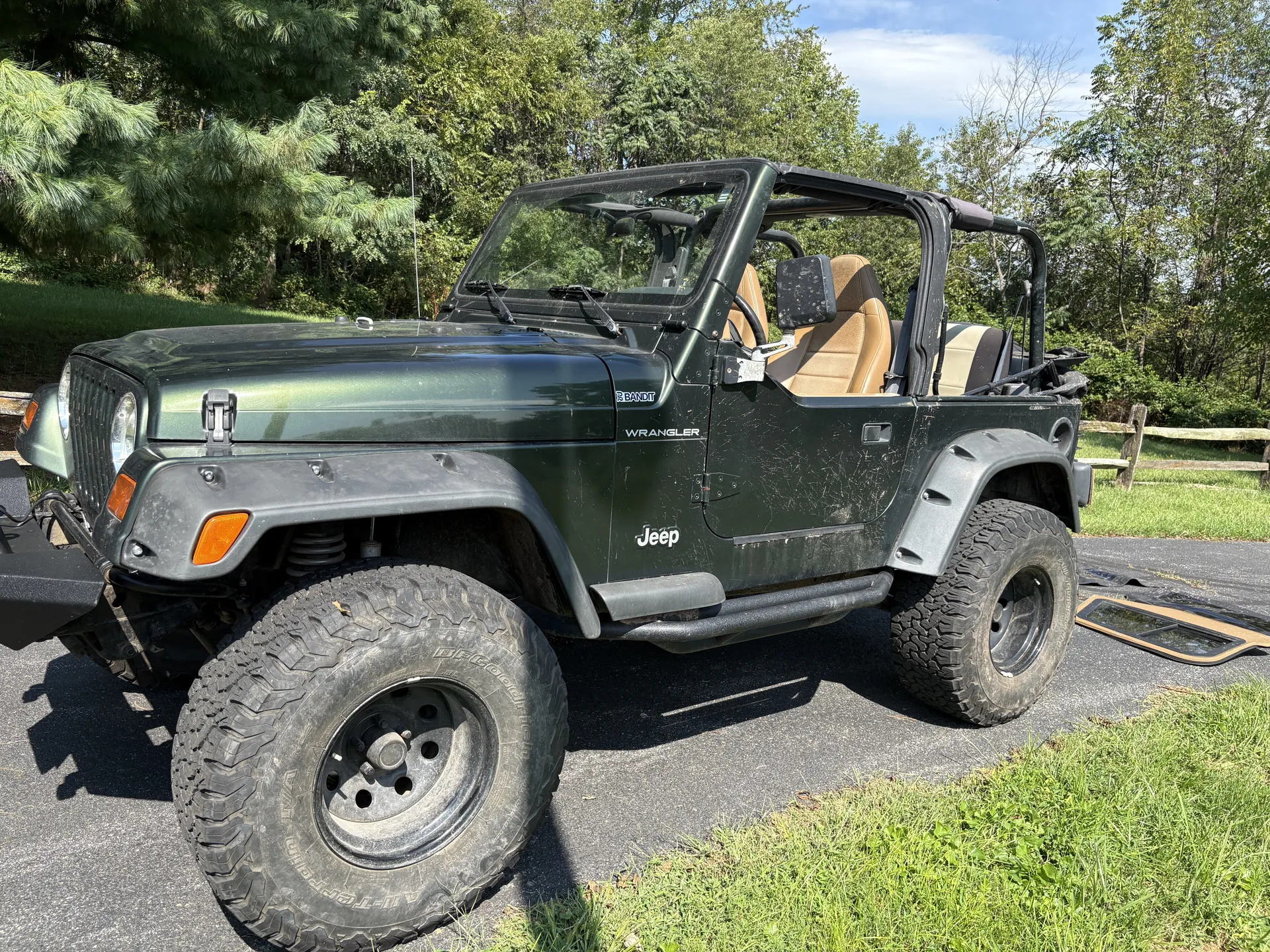 1997 Jeep Wrangler マニュアル 1997 Jeep Wrangler SE 4x4 – Manual Transmission, Soft Top & Dual