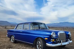 1968 Mercedes-Benz 200dSedan 11011010367757 Dodge Viper GTS Blue (metal flake) Dark blue, Black, Grey 2.0L Diesel