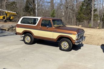 1978 Ford Bronco Custom 4x4 in a Rare Color Combo