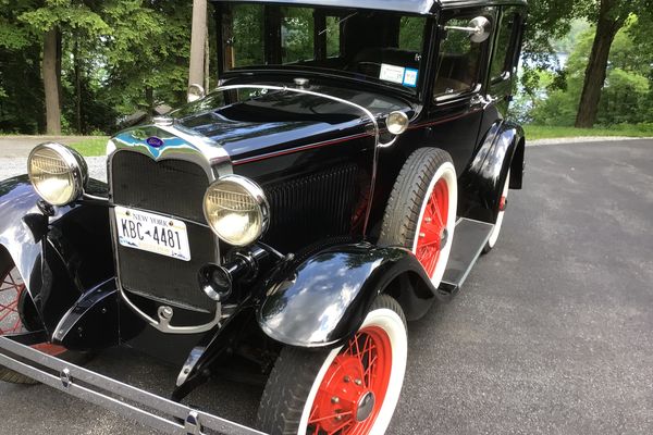 Murray-Bodied 1930 Ford Model A Town Sedan