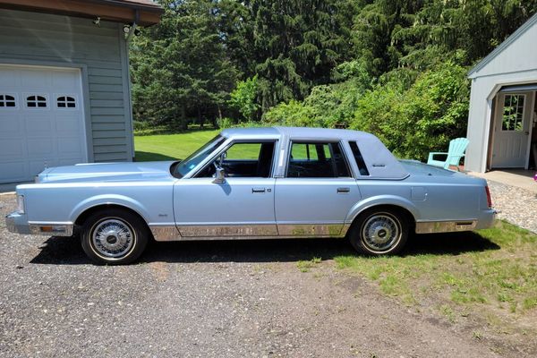 No-Reserve, One-Owner 1986 Lincoln Town Car Signature Series
