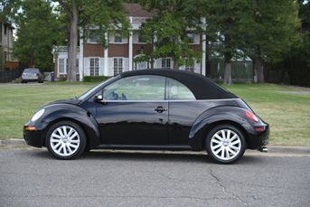 2008 Volkswagen Beetle Convertible SE * Meticulously maintained, low mileage!