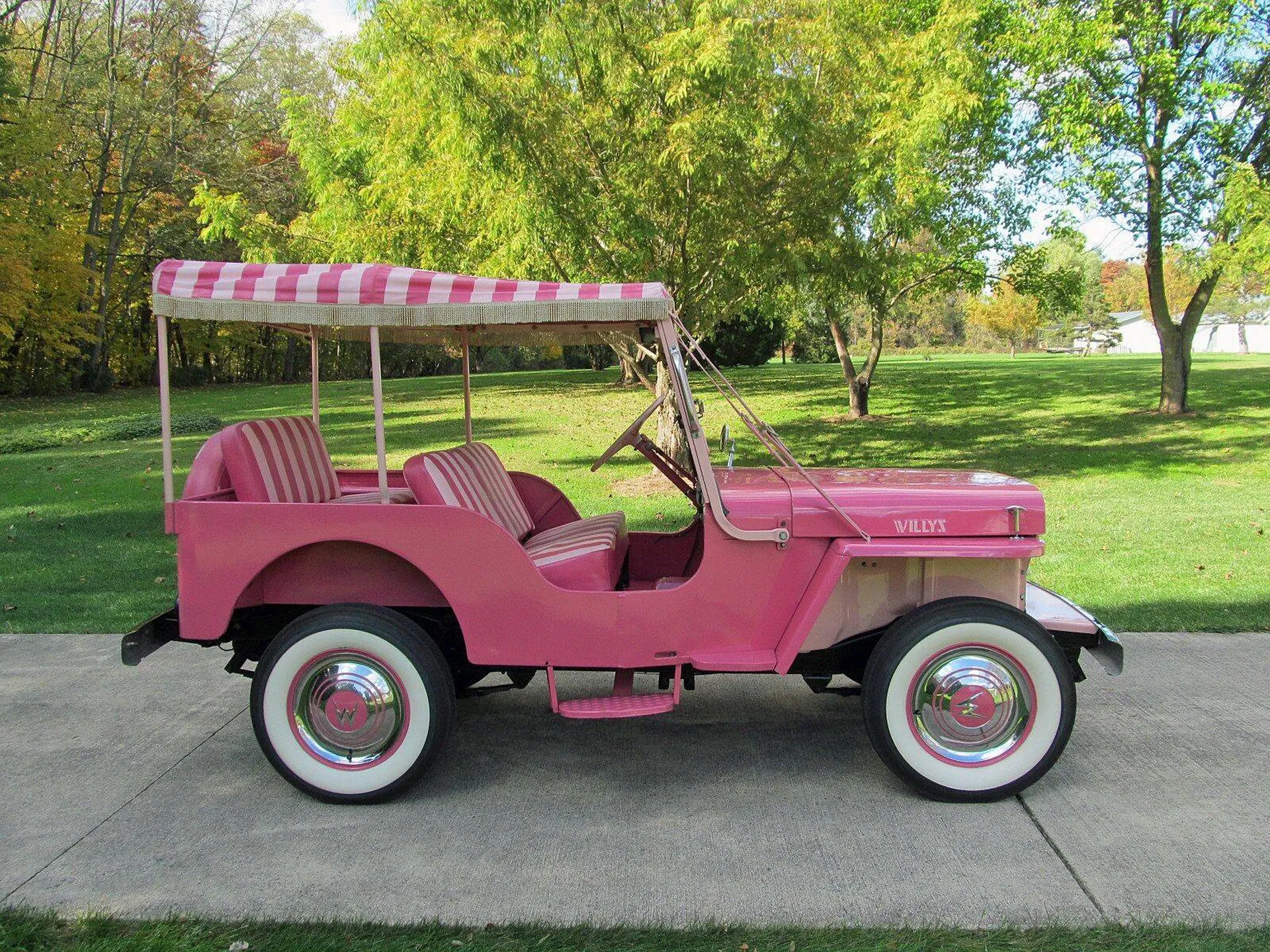 Willie's Walküre HY5 J 3 Sold - Lovingly Restored 1958 Willys Jeep DJ3A Surrey | Hemmings